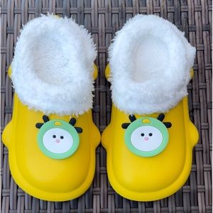 Cute kids winter slippers, kids Winter Warm Slippers.
